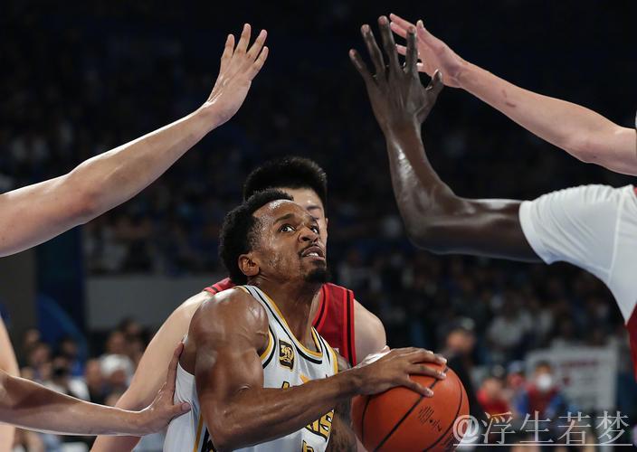 广厦战胜山西:塔克砍16分,迪亚洛斩获17分,CBA揭幕战收官 广厦战胜山西:塔克砍16分,迪亚洛斩获17分,CBA揭幕战收官